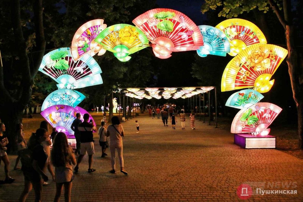 ФаеÑ-ÑоÑ, ÑÐ°Ð¹Ð½Ð°Ñ ÑеÑÐµÐ¼Ð¾Ð½Ð¸Ñ Ð¸ гиганÑÑкие инÑÑаллÑÑии: в ÐдеÑÑе наÑалÑÑ Ð¤ÐµÑÑÐ¸Ð²Ð°Ð»Ñ ÐºÐ¸ÑайÑкиÑ
ÑонаÑей. ФоÑо