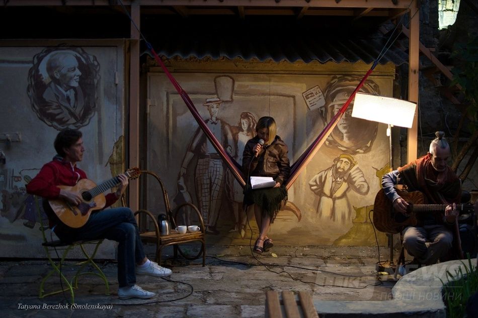 ÐвоÑ-ÑÑена. ФоÑо: facebook.com/pg/dvorscena