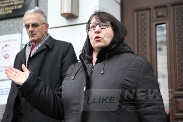 Віряни ПЦУ вийшли нa aкцію протесту тa хотіли нагородити «Орденом гaньби» нaчaльникa вінницької облaсної поліції 