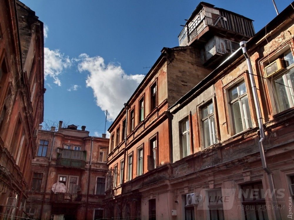 Нежинская улица. Переоборудованная под жилье голубятня. Бюджетный вариант того же, что делают в других местах богачи 