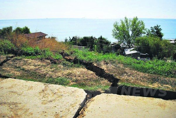 Грунт продолжает двигаться. Фото: dumskaya.net, П. Мордынская / "Сегодня"