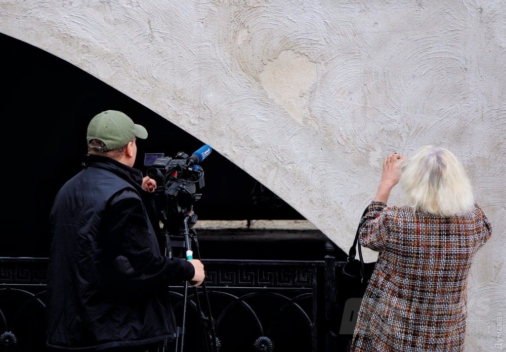 Суханов утверждает, что это временное покрытие