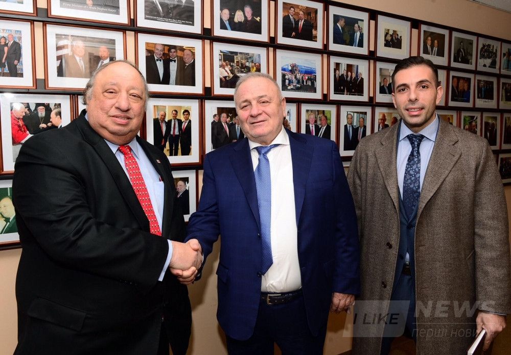 Американский миллиардер Джон Кациматидис, почетный консул Греции в Украине Пантелеймон Бумбурас, вице-президент строительной компании «Гефест-групп» Василис Бумбурас