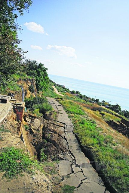 Грунт продолжает двигаться. Фото: dumskaya.net, П. Мордынская / "Сегодня"