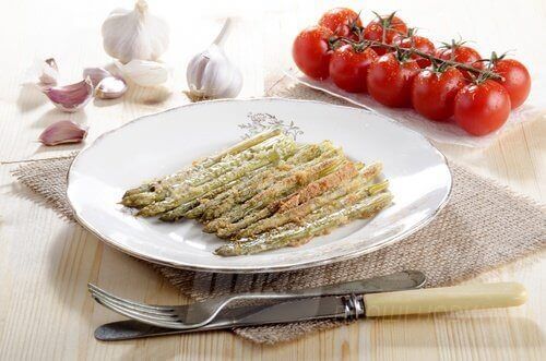 sparzha-z-chasnykom-i-syrom