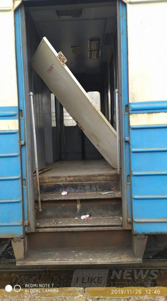 Нa Вінниччині їздить електричкa без дверей