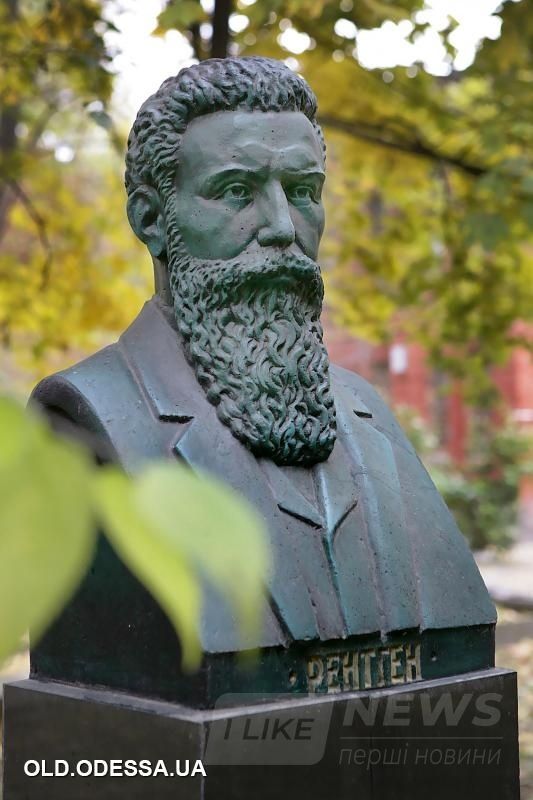 ÐÐ°Ð¼ÑÑÐ½Ð¸Ðº Ð ÐµÐ½ÑÐ³ÐµÐ½Ñ Ð½Ð° ÑÐµÑÑÐ¸ÑÐ¾ÑÐ¸Ð¸ 11-Ð¹ Ð±Ð¾Ð»ÑÐ½Ð¸ÑÑ. Ð¤Ð¾ÑÐ¾ ÐÑÑÐµÑÐ»Ð°Ð²Ð° Ð¢ÐµÐ½ÑÐºÐ¾Ð²Ð°, viknaodessa.od.ua