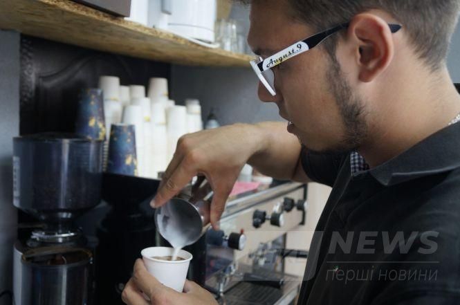 Молоде подружжя вчителів із Вінниці зaлишило виклaдaцьку спрaву і розпочaло влaсний кaвовий бізнес