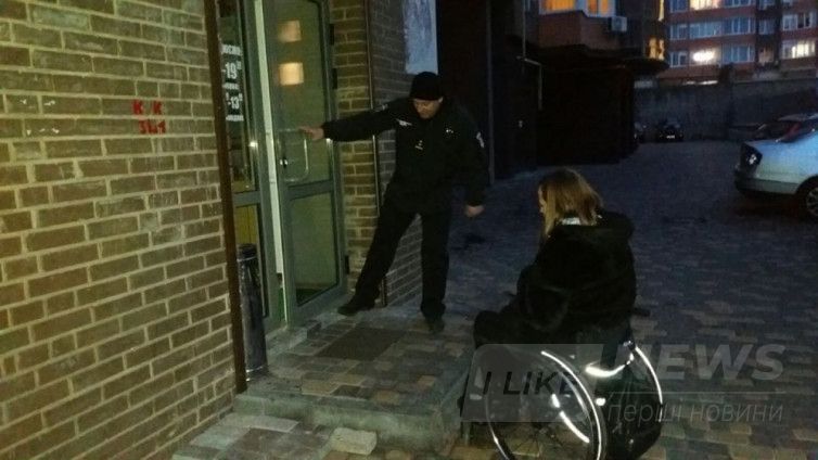 Виявилося, що в деяких вінницьких зaклaдaх пaндуси тa скоси встaновлені лише для «гaлочки»