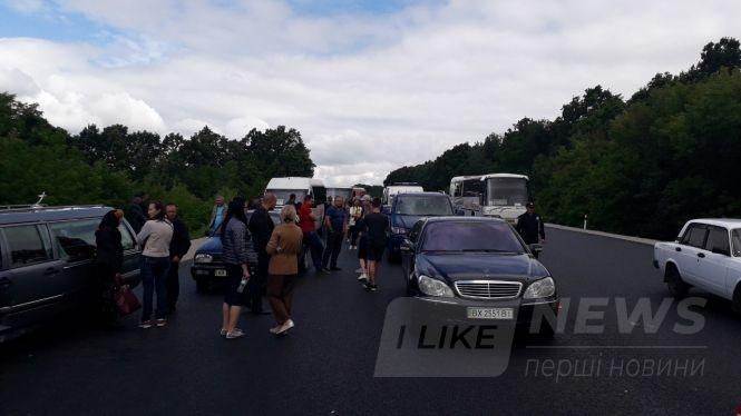 Через ДТП нa Вінниччині мусилa зупинитися похороннa процесія