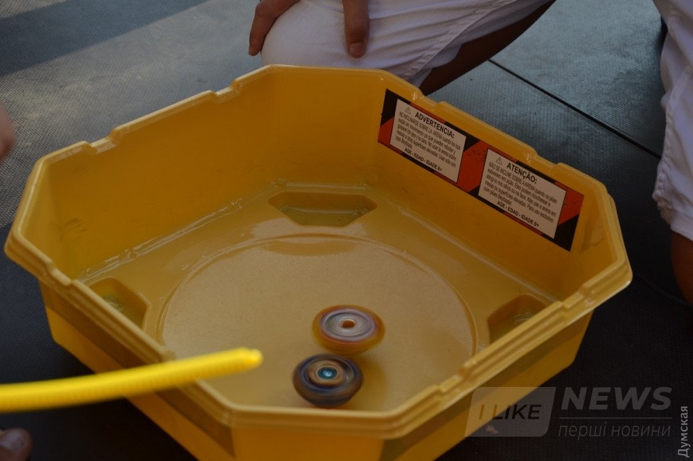 Крутятся волчки