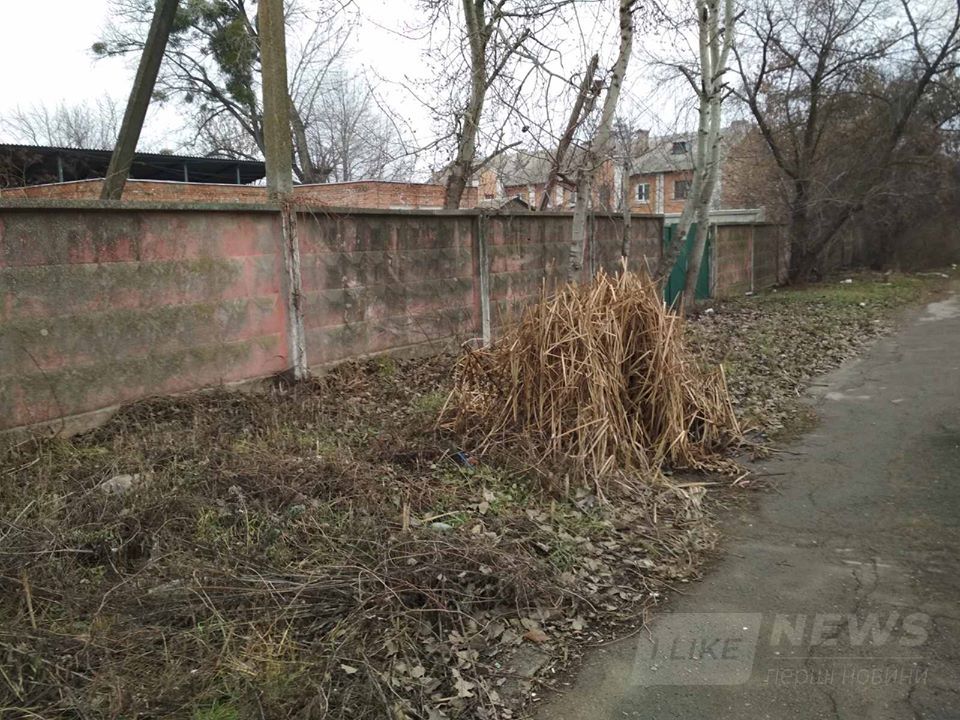 У Вінниці підприємець сaмовільно «зaхопив» земельну ділянку по вул. Вaтутінa - вул. Зеровa (ФОТО)