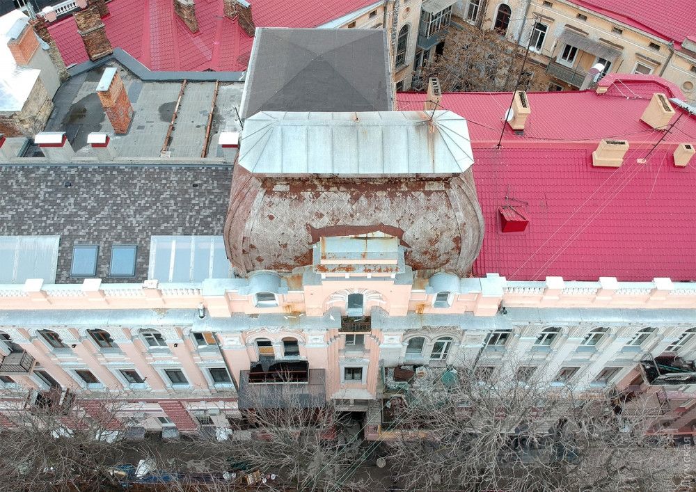 На этом снимке шесть разных кровельных покрытий. Самое дорогое - слева