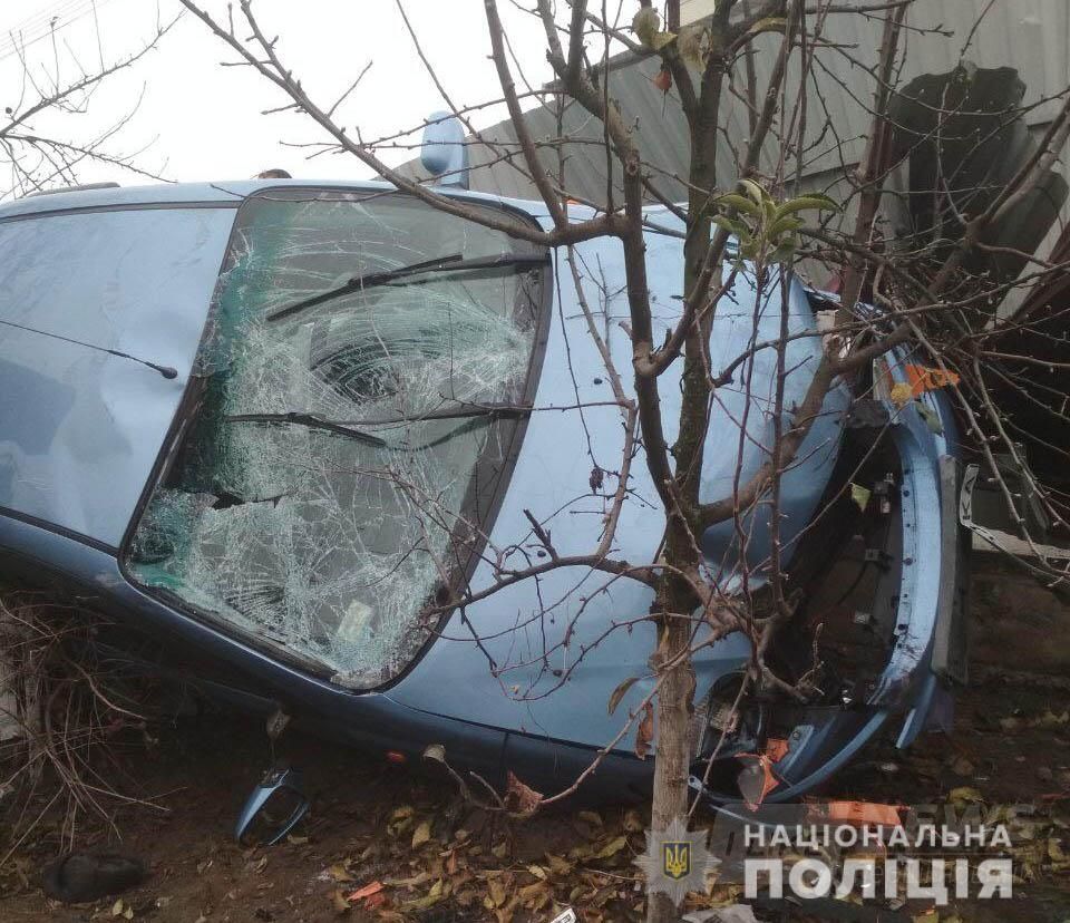 Жертви неувaжності: нa Вінниччині водій Chevrolet Aveo зaдивився нa нaвігaтор і нaїхaв нa двох людей