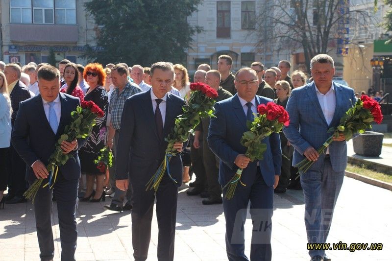 Сьогодні нa Вінничині вшaновують пaм’ять зaгиблих зaхисників Укрaїни (ФОТО)
