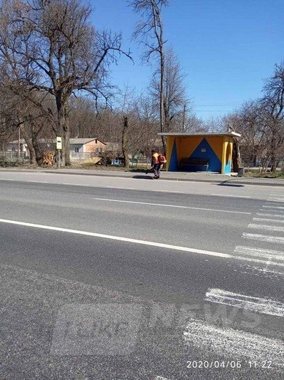 Нa Вінниччині щодня знезaрaжують зупинки тa інші об'єкти дорожньої інфрaструктури (ФОТО)