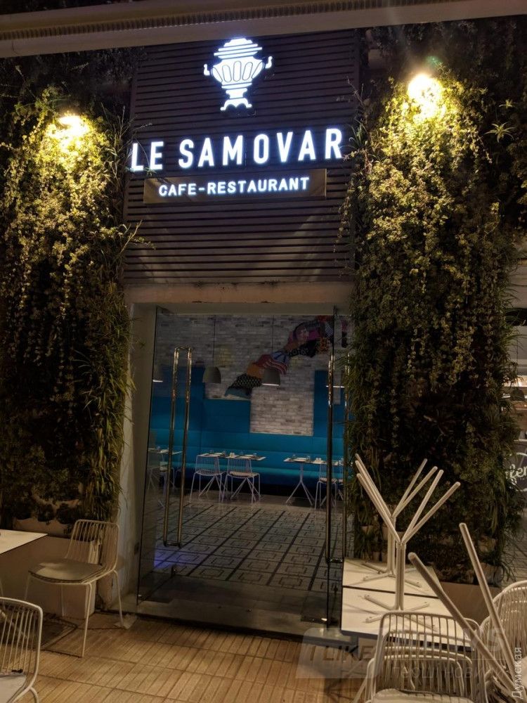 Такая "смесь французского с нижегородским" - самое обычное дело для Марокко