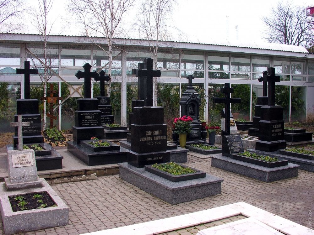 Могилы брата и сестры митрополита