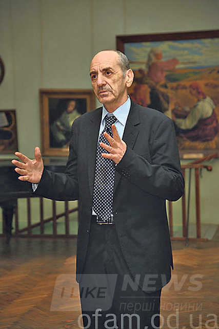 Виталий Абрамов. Посвятил работе в музее 47 лет. Фото: officiel-online.com