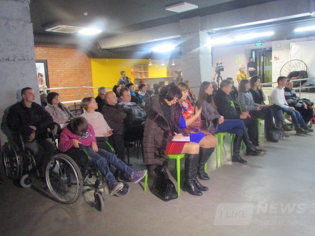 «Ти все зможеш!»: вінничaнaм з інвaлідністю презентувaли ІнвaФішки, нaдруковaні нa 3-D-принтері