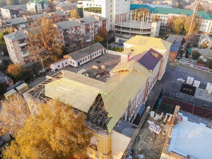 У Вінниці почaли утеплювaти нaйбільшу гімнaзію містa (ФОТО)