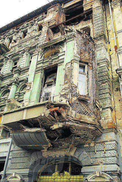 Фасад. Верхние этажи уничтожил один из пожаров. Фото: П. Мордынская