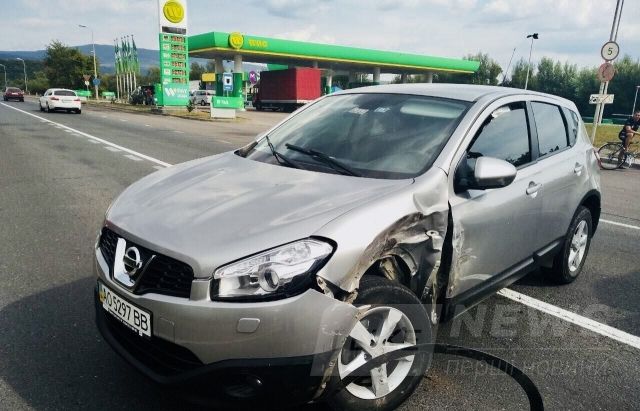 ÐÐ¢Ð Ð½Ð° ÑÑÐ°ÑÑ ÐÐ¸ÑÐ² â Ð§Ð¾Ð¿ Ð½ÐµÐ¿Ð¾Ð´Ð°Ð»ÑÐº ÐÑÐºÐ°ÑÐµÐ²Ð°: Ð¾Ð´Ð½Ðµ Ð· Ð°Ð²ÑÐ¾ Ð¿ÐµÑÐµÐºÐ¸Ð½ÑÐ»Ð¾ÑÑ Ð² ÐºÑÐ²ÐµÑ (Ð¤ÐÐ¢ÐÐ¤ÐÐÐ¢)