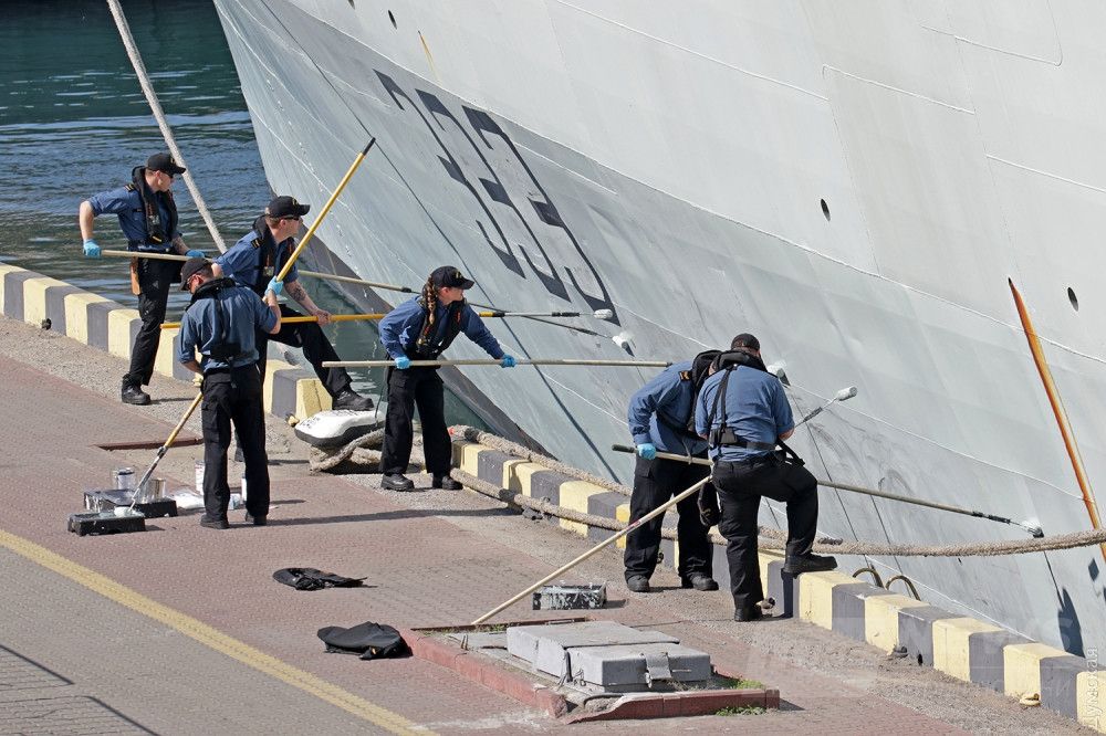 Срочно красят борта