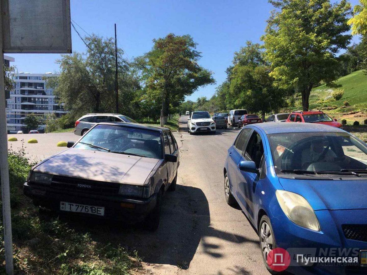 ÐоÑле ÑноÑа ÑлагбаÑма на 13-й ÑÑанÑии ÐолÑÑого ФонÑана новÑе гоÑодÑкие инÑпекÑоÑÑ Ð¿Ð¾ паÑковке пÑовеÑили ÑпÑÑк к моÑÑ