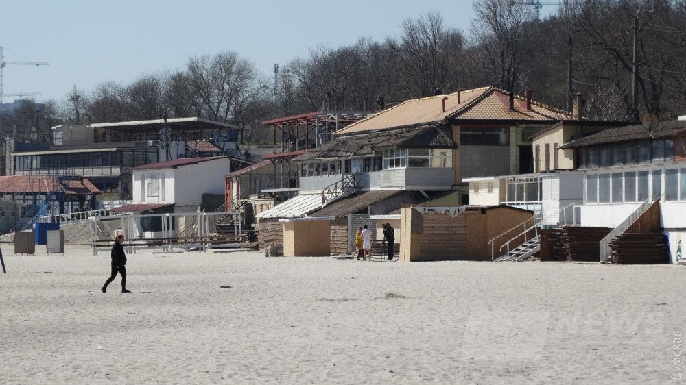 Пляж Ланжерон в окружении ресторанов и отелей