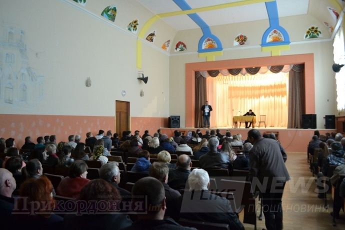 На громадських зборах в Рава-Руській жоден з мешканців не підтримав вивезення львівського сміття на місцевий полігон