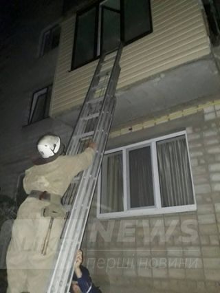 У Ладижині рятувальники розблокували двері квартири