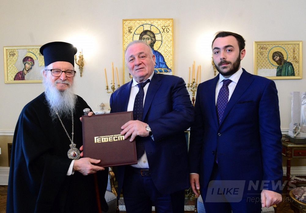 Архиепископ Американский Димитрий, Пантелеймон Бумбурас и его сын Спирос Бумбурас