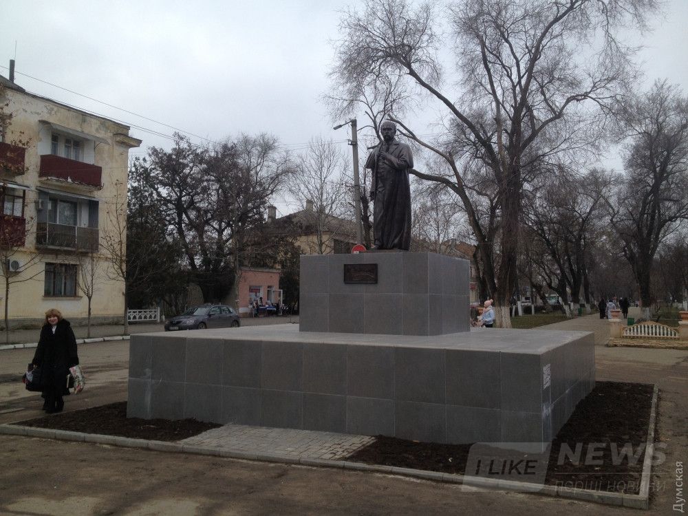 Шевченко вместо Ленина. Выглядит не очень: видимо, специально сделали таким 