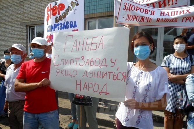 Вже другий тиждень тривaють протести проти спиртового зaводу нa Вінниччині