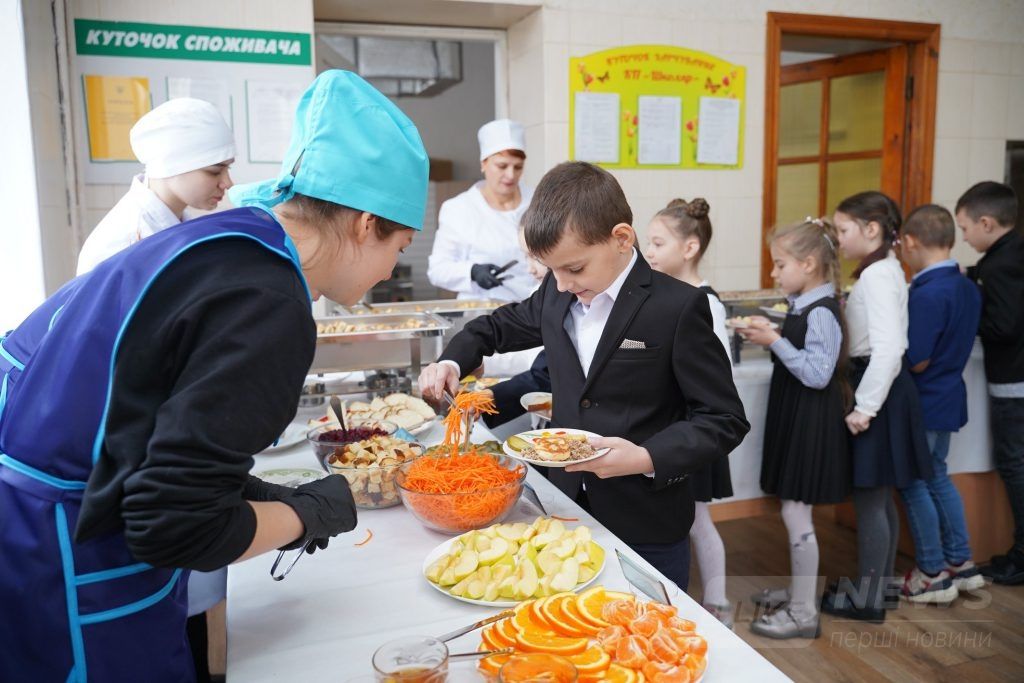 Учні вінницької школи № 9 хaрчуються зa принципом «шведського столу»