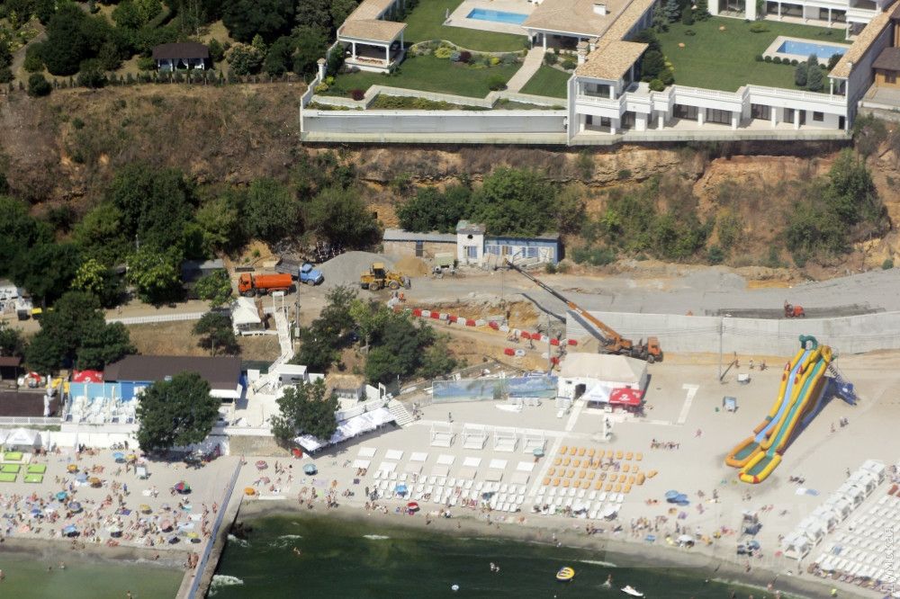 Эстакада на пляже на 10 ст. Фонтана