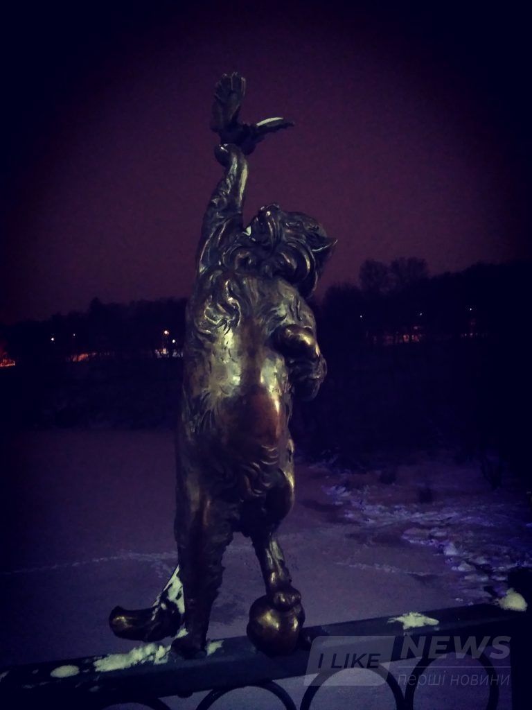 У Вінниці нa Київському мосту з’явилося двa єнотa