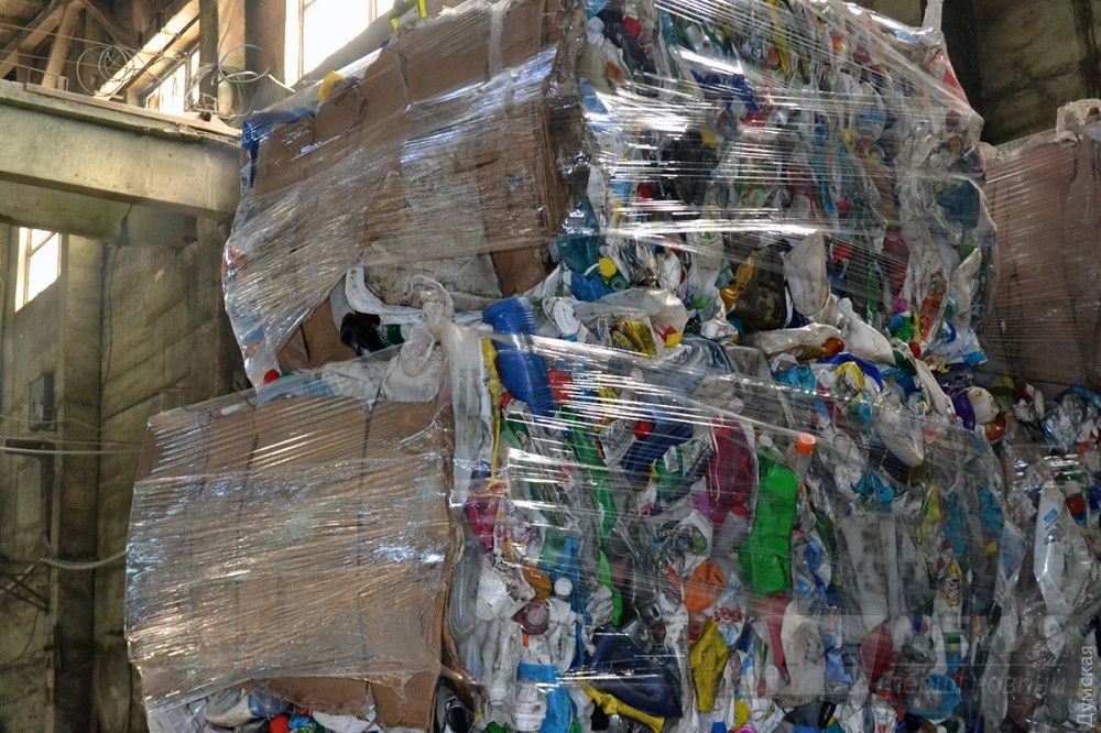 В этом году стали собирать пластиковые бутылки от шампуней и бытовой химии