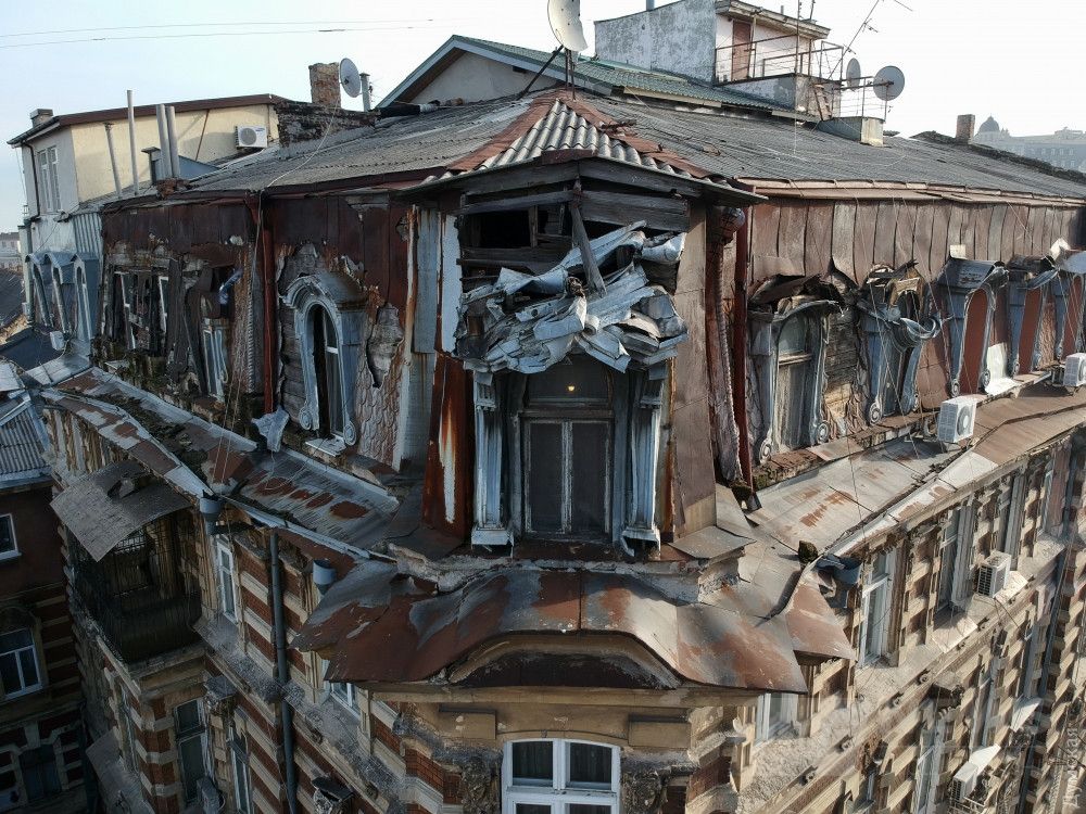 Дом с атлантами, Гоголя 7. Позорище, просто позорище