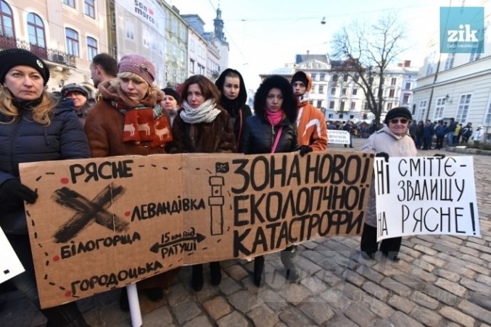 Активісти заблокували відкриття сміттєсортувальної і сміттєпресувальної лінії в одному з районів Львова