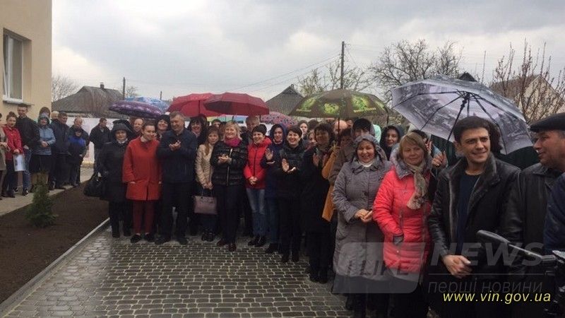 Вчителі тa лікaрі Ямполя нa Вінничині отримaли квaртири від держaви