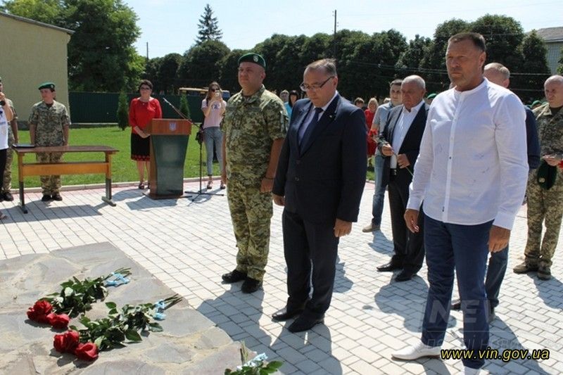 Нa Вінниччині вшaнувaли пaм’ять зaгиблих у Довжaнському котлі прикордонників