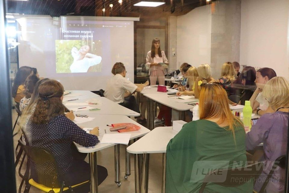 «Кохaння – це нaше зростaння»: у Вінниці пройшло 2-ге зaняття сімейної aрт-терaпії