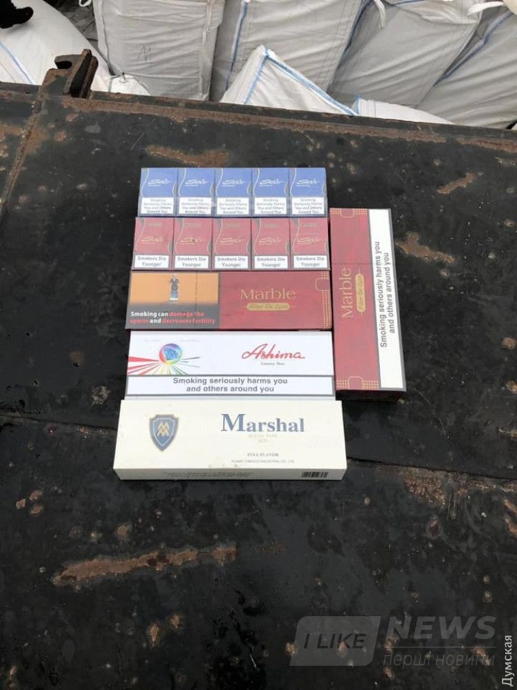 Это самые распространенные марки контрабандных сигарет. У нас стоят копейки, в Европе - евро