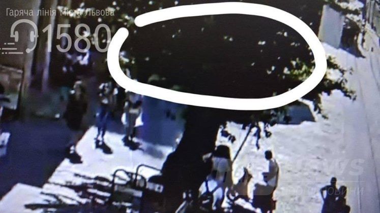 У ÑенÑÑÑ ÐÑвова ÑеÑед Ð´Ð½Ñ Ð½ÐµÐ²Ñдомий поÑанив з ÑÑавмаÑиÑного пÑÑÑолеÑа Ð¼Ð¾Ð»Ð¾Ð´Ñ Ð´ÑвÑинÑ