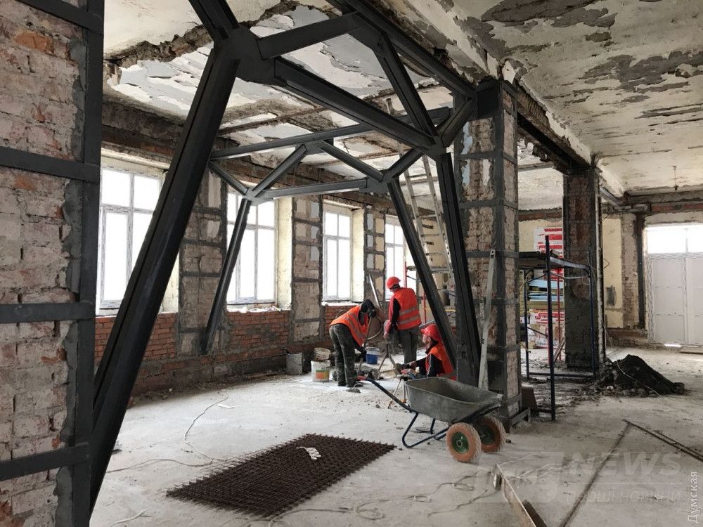 Здание пришлось укреплять изнутри