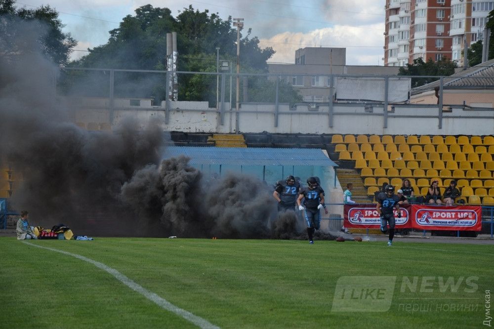Одесситы напустили дыму, а потом вышли на поле