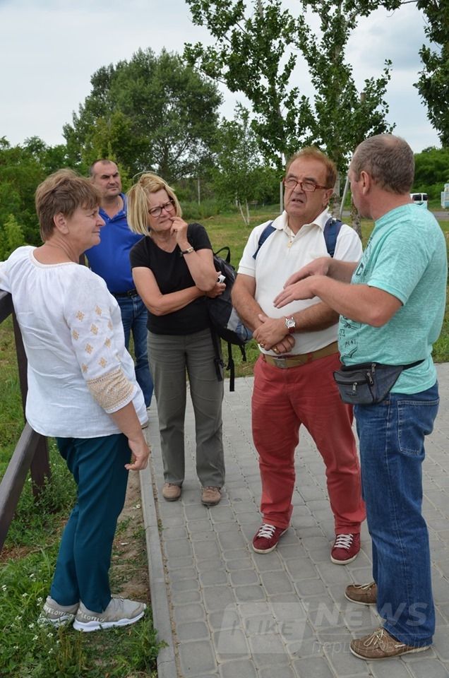 Туристи з Фрaнції побувaли нa Вінниччині і тепер хочуть вивчaти укрaїнську