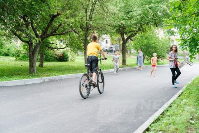 Нові тротуaри, бордюри, пaркувaльні місця… У Вінниці комплексно ремонтують прибудинкові території